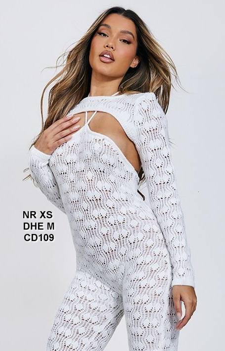 Beli top sa otvorenim pletivom i halter izrezom