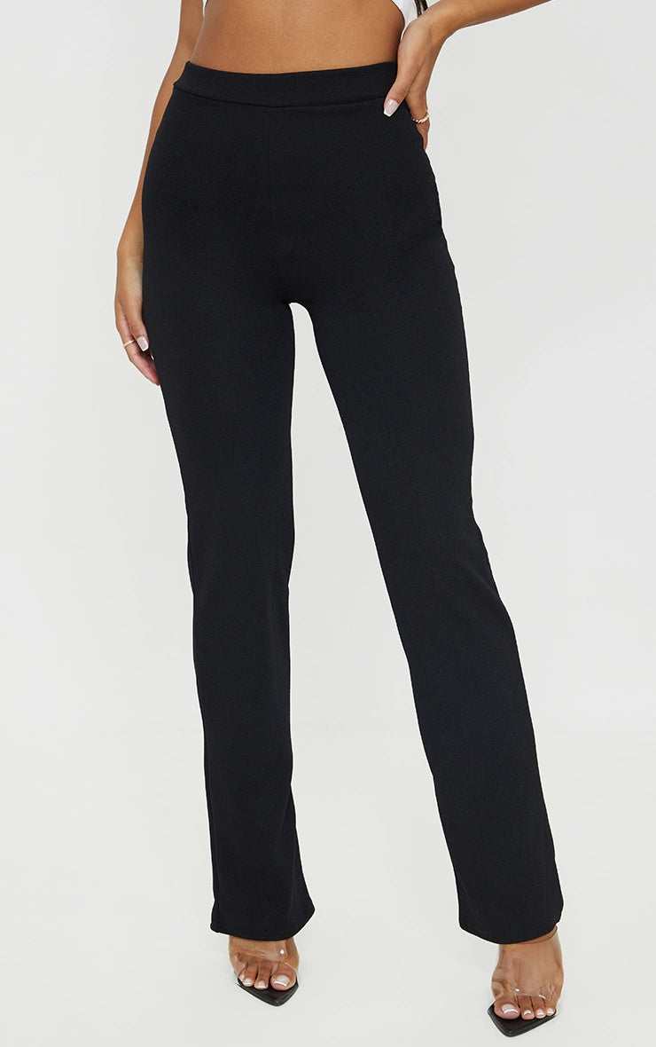 Crne pantalone ravnog kroja od odela