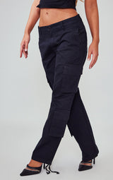Crne kargo pantalone ravnog kroja sa manžetnama