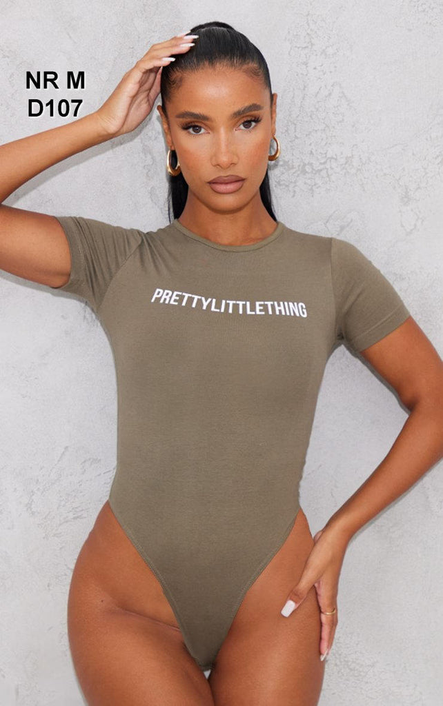 PRETTYLITTLETHING Logo Badi me mëngë të shkurtra Sage Khaki