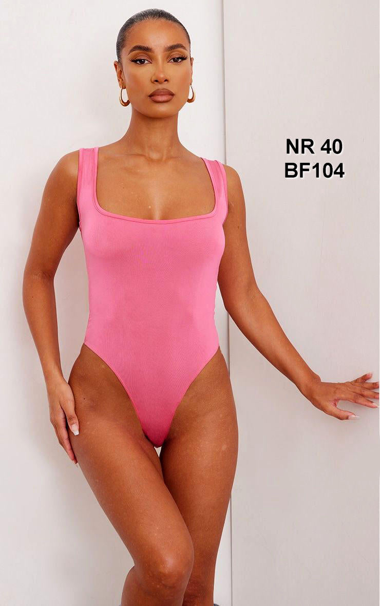 Body bazë rozë neon me prerje ovale dhe material të butë