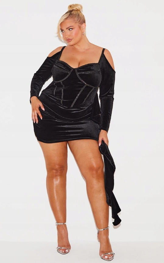 PRETTYLITTLETHING CLASSIC BLACK VELVET FITTED MINI DRESS