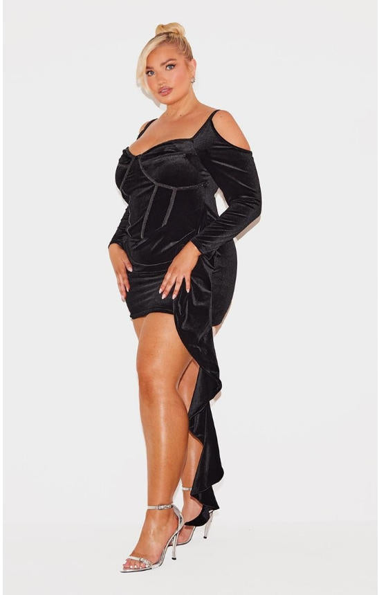 PRETTYLITTLETHING CLASSIC BLACK VELVET FITTED MINI DRESS