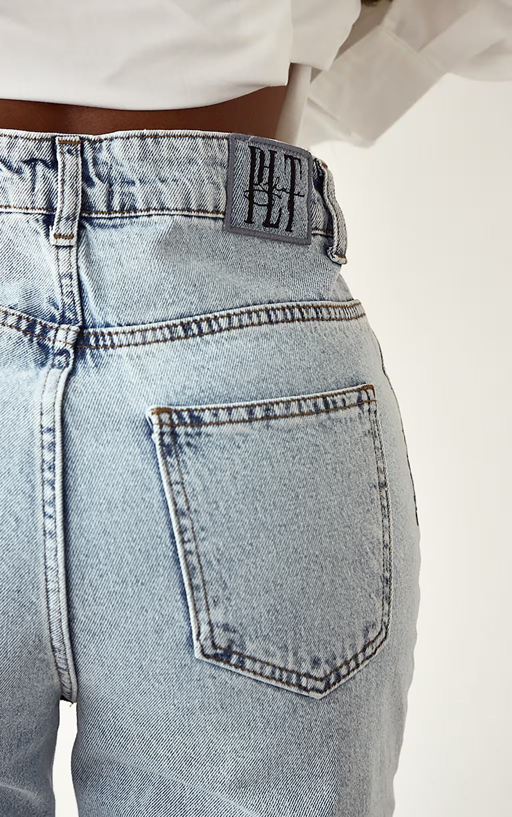 PRETTYLITTLETHING Shape Vintage Ripped Straight Leg Jeans