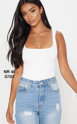 Pretty Little Thing Petite beli bodi sa tanga gaćicama, od rastegljivog materijala, sa četvrtastim izrezom